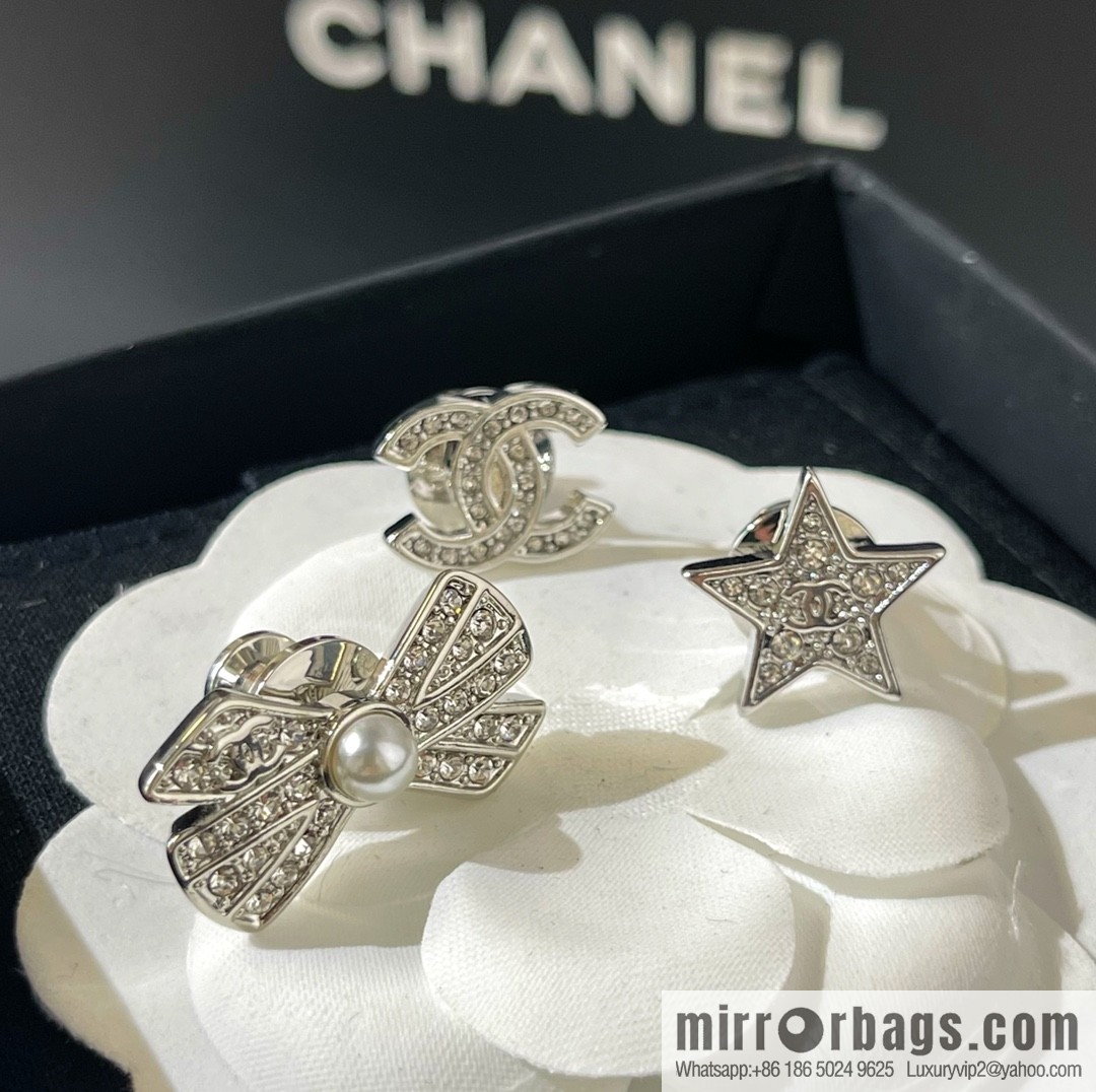 New ☑️ Chanel double c bow, pentagram brooch