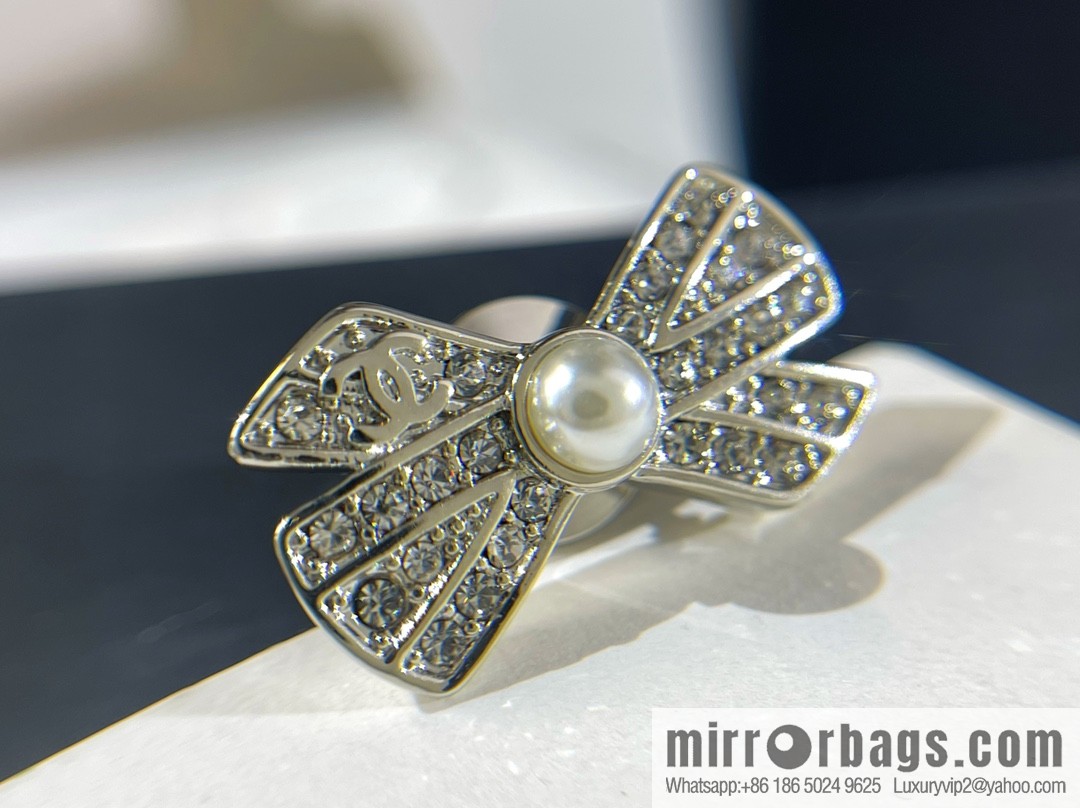 New ☑️ Chanel double c bow, pentagram brooch