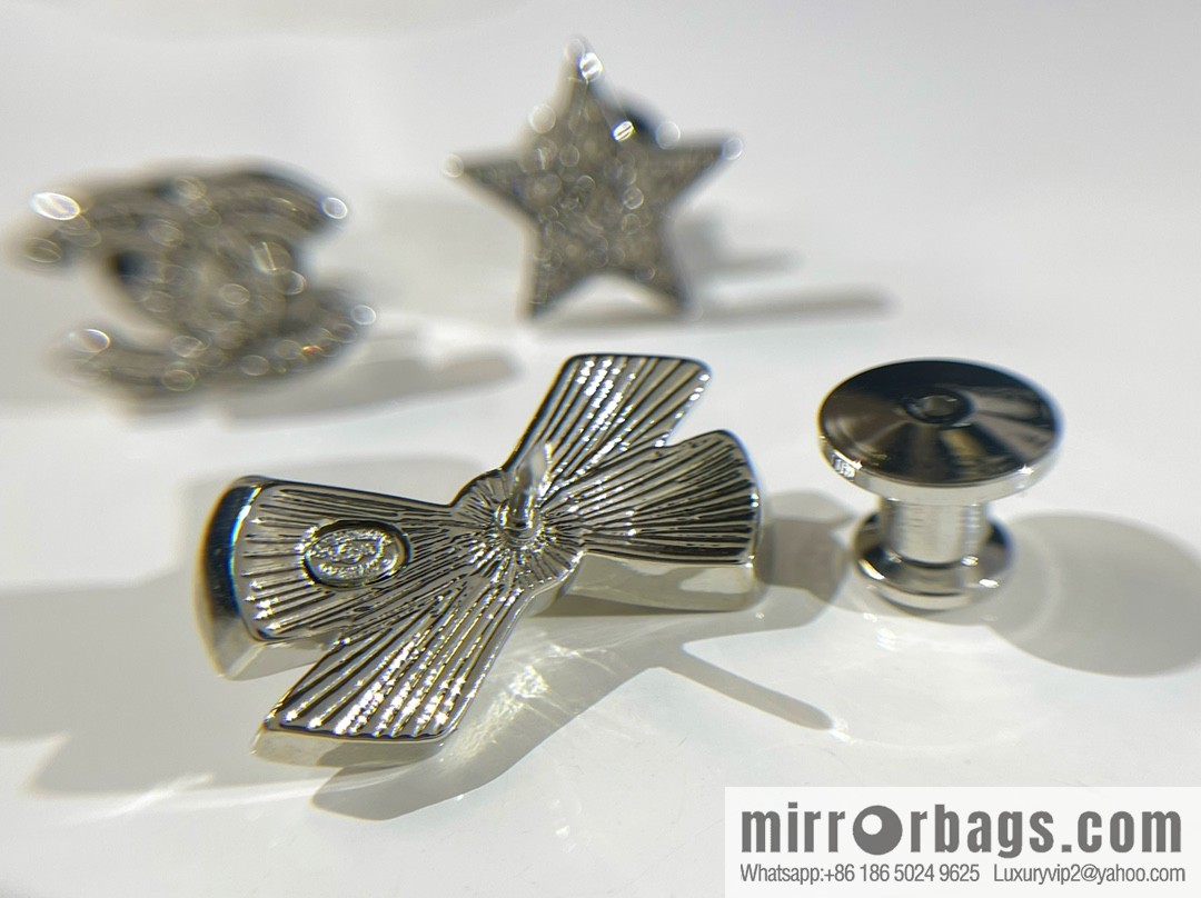 New ☑️ Chanel double c bow, pentagram brooch