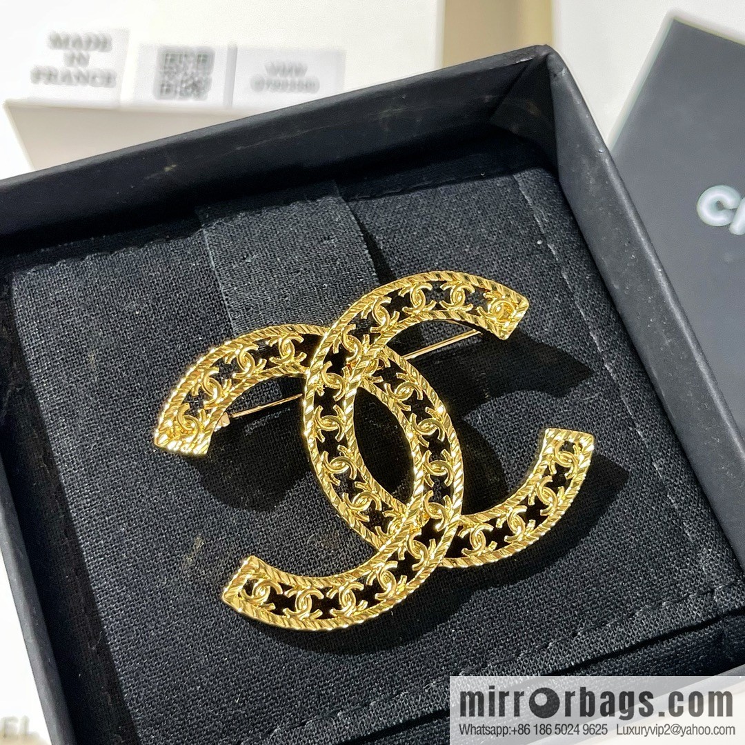 New ☑️ Chanel double c cut-out brooch