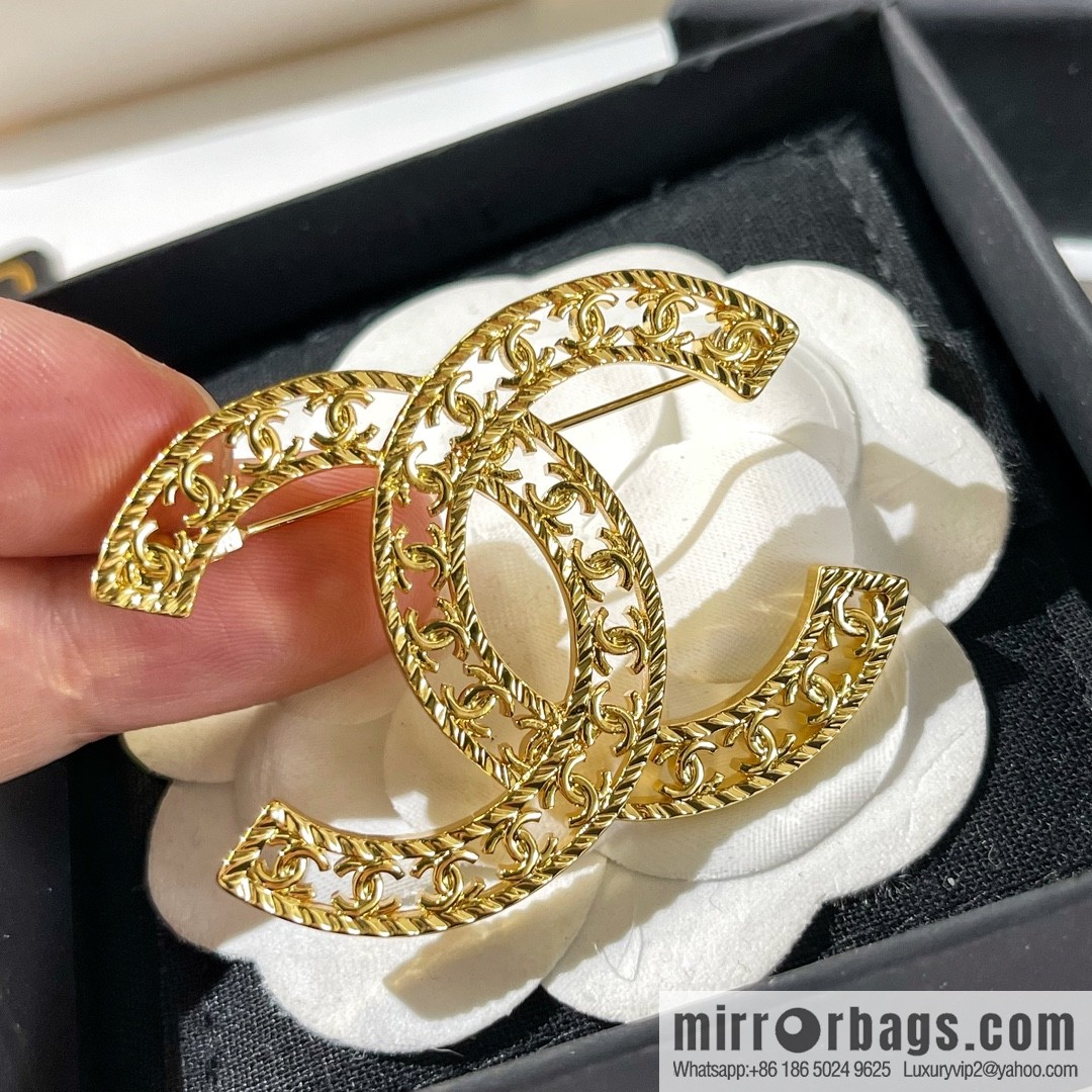 New ☑️ Chanel double c cut-out brooch