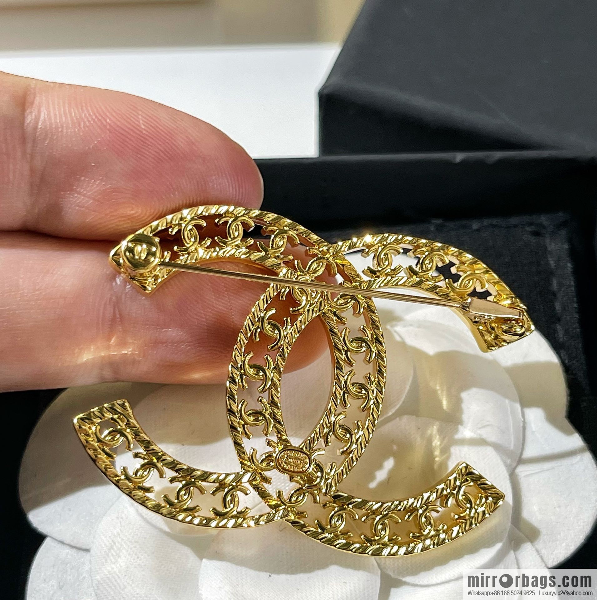 New ☑️ Chanel double c cut-out brooch