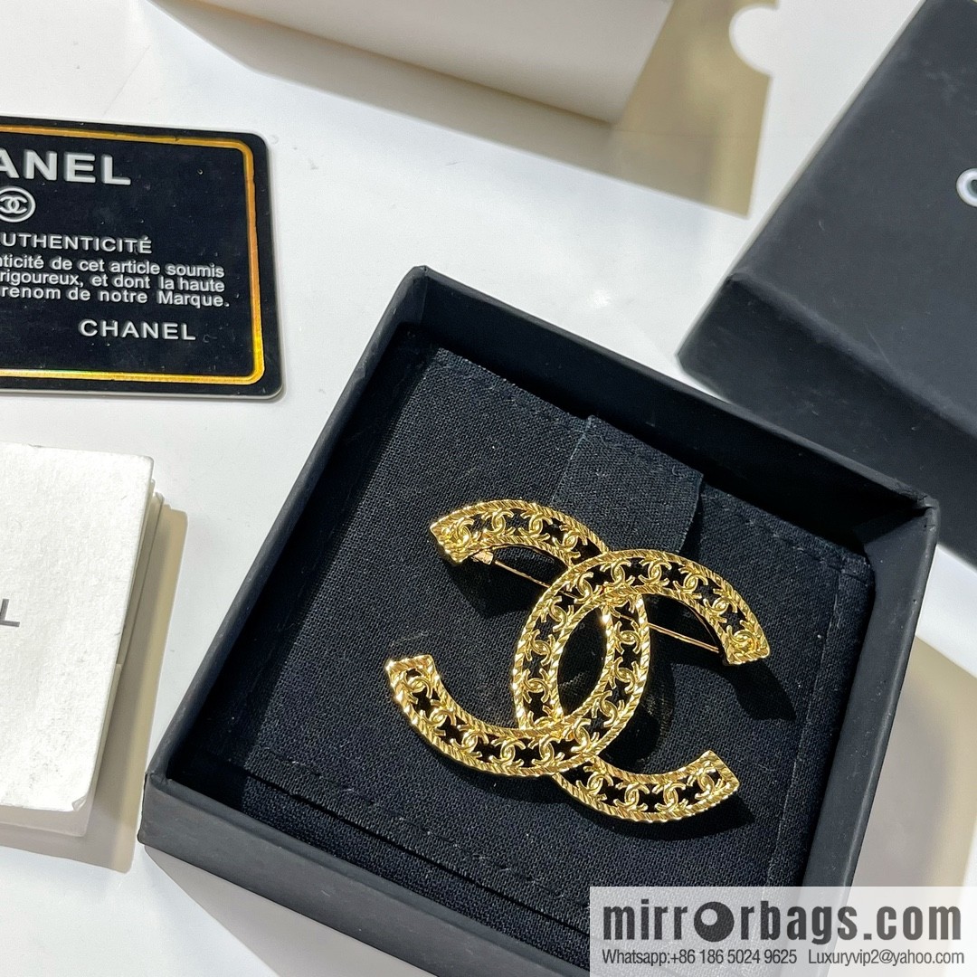 New ☑️ Chanel double c cut-out brooch