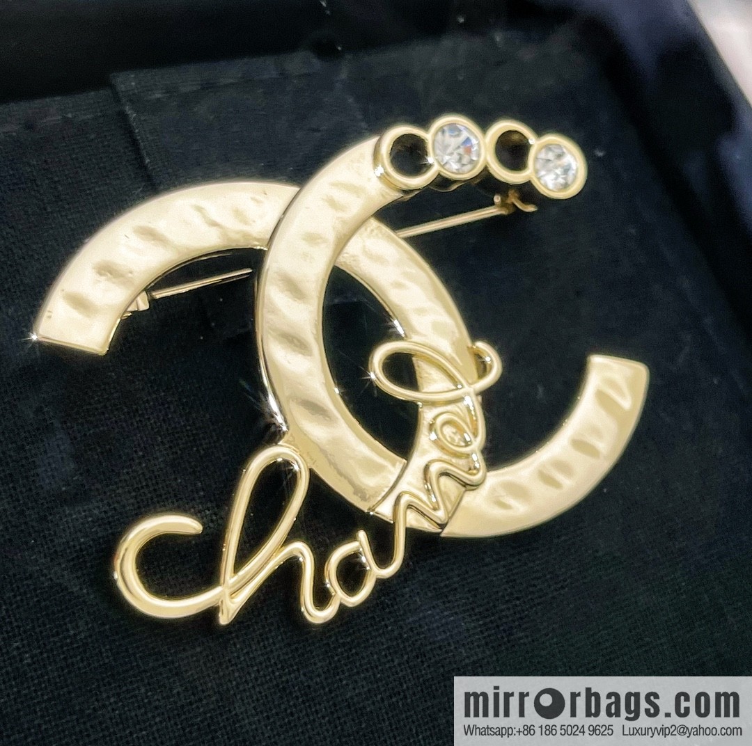 New ☑️ Chanel double c letter brooch