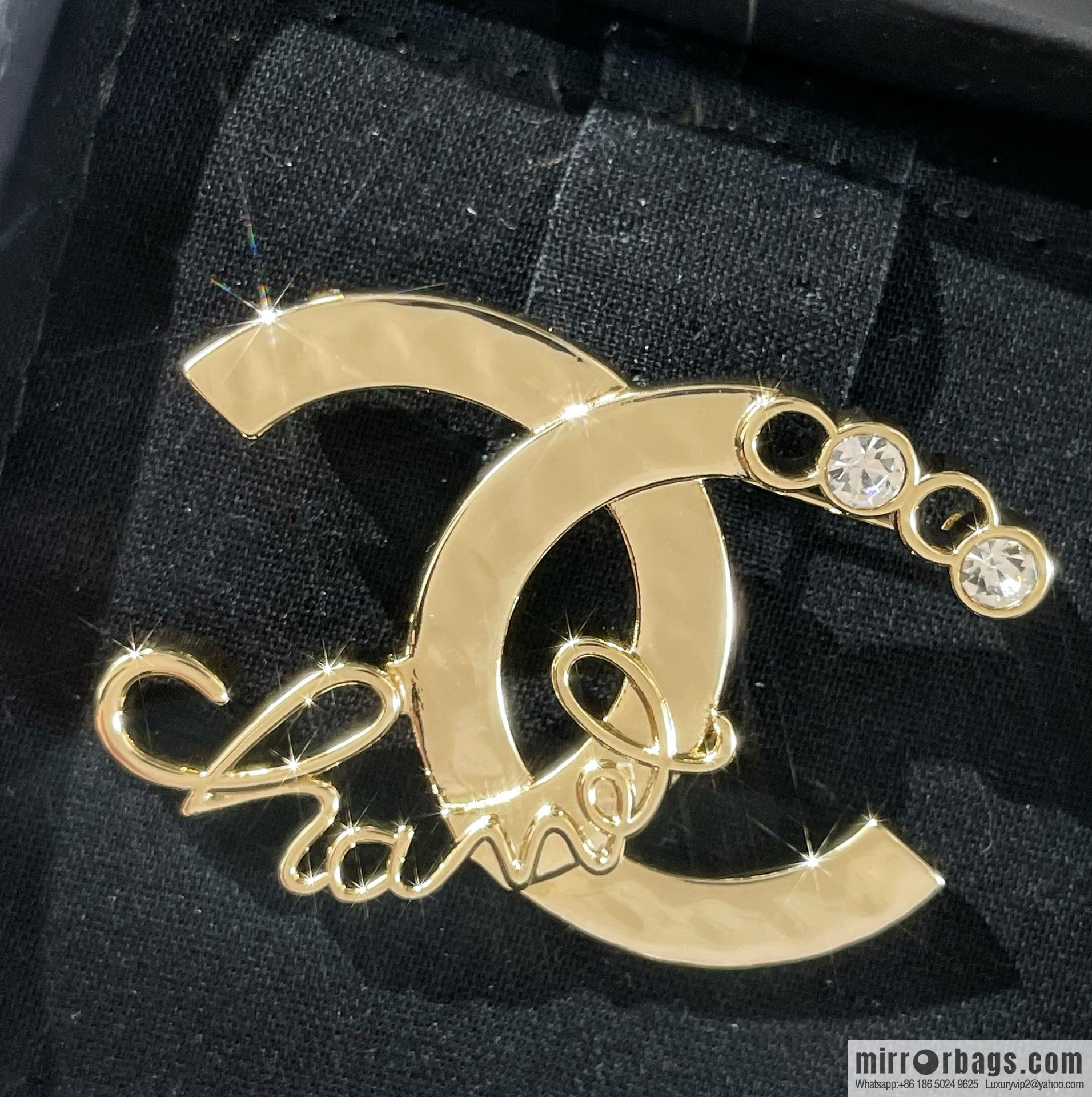 New ☑️ Chanel double c letter brooch