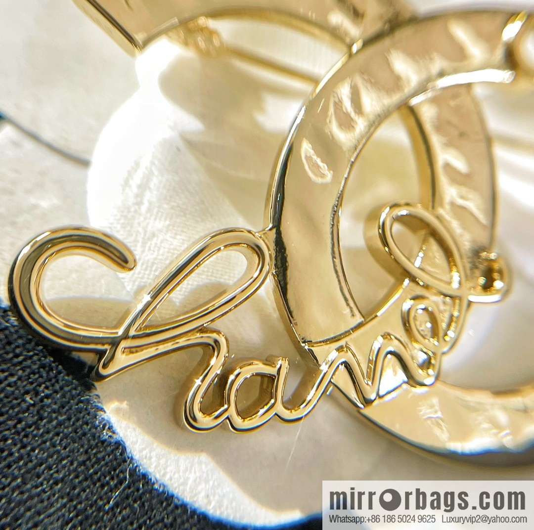 New ☑️ Chanel double c letter brooch