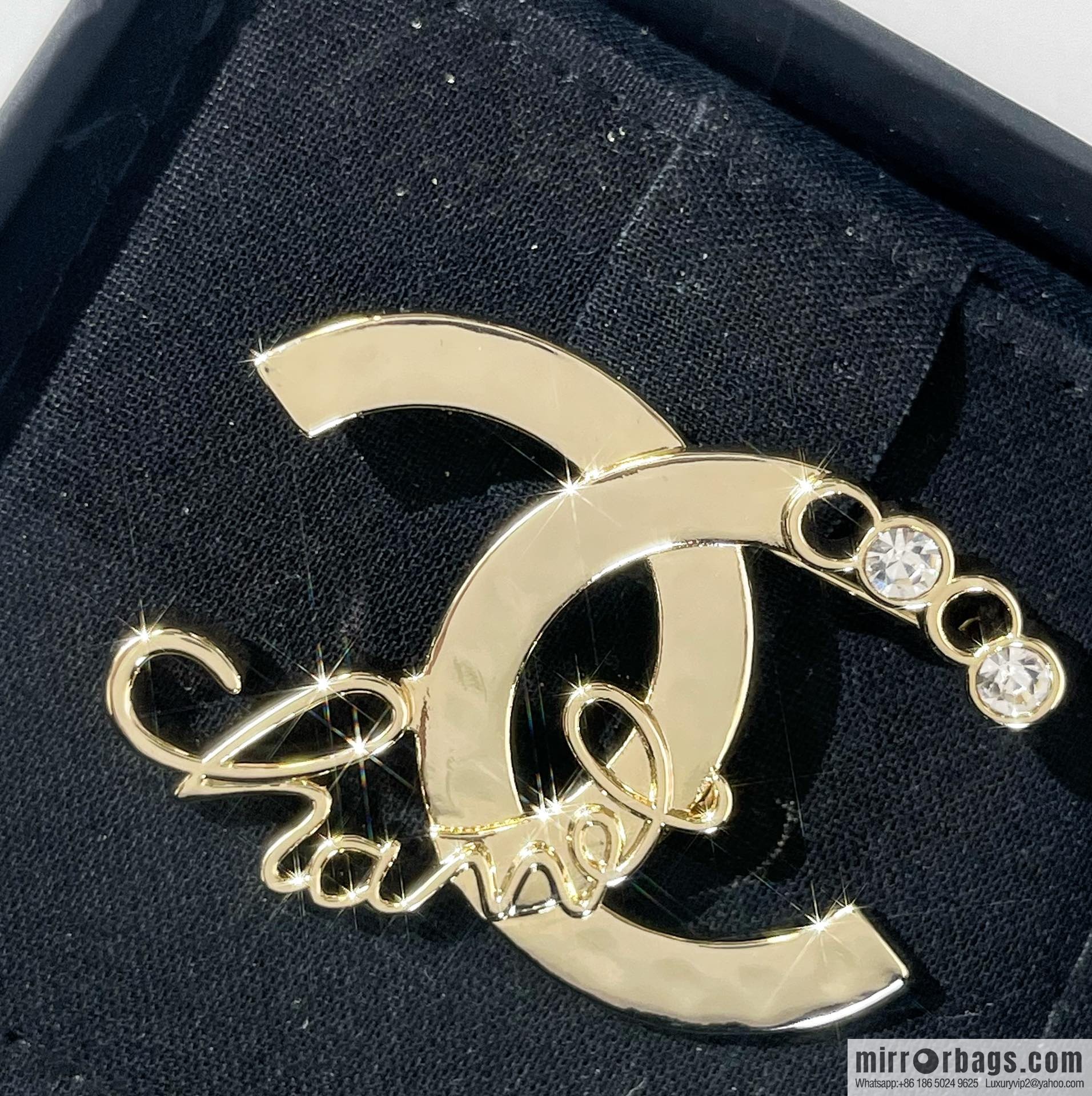 New ☑️ Chanel double c letter brooch