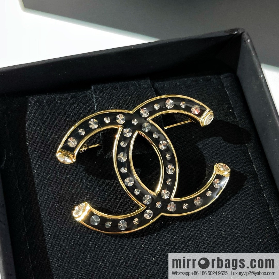 New ☑️ Chanel double c rhinestone brooch
