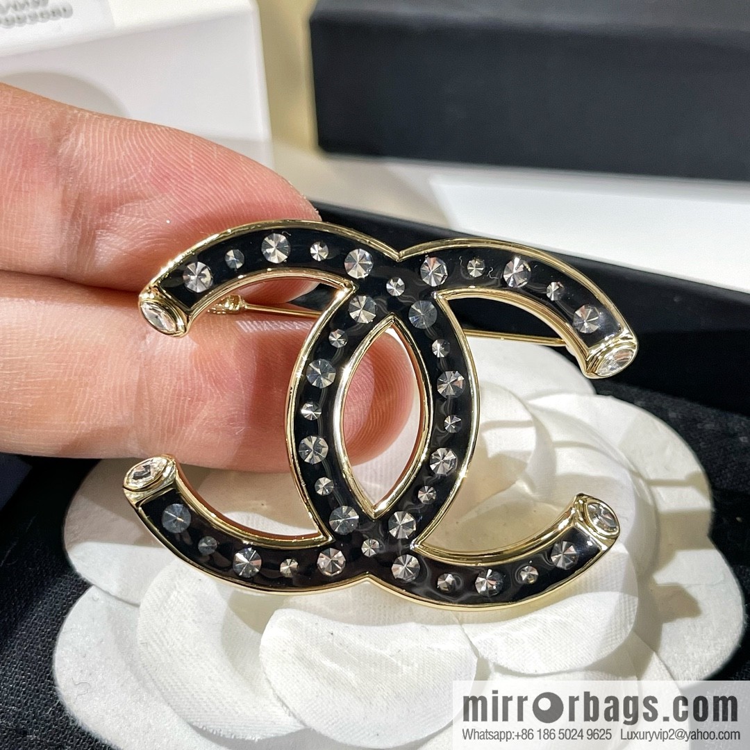 New ☑️ Chanel double c rhinestone brooch