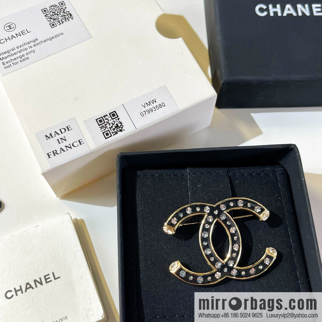 New ☑️ Chanel double c rhinestone brooch