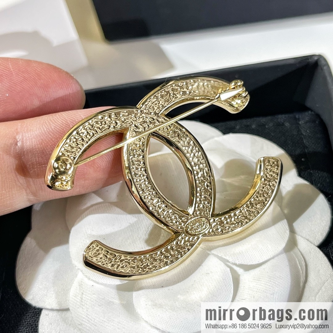 New ☑️ Chanel double c rhinestone brooch