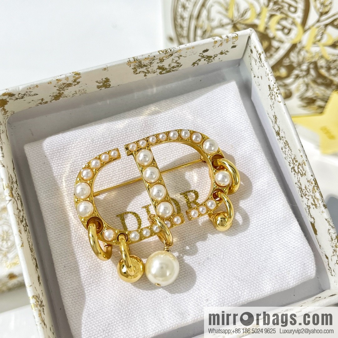 New ☑️ Dior CD pearl stud earrings brooch