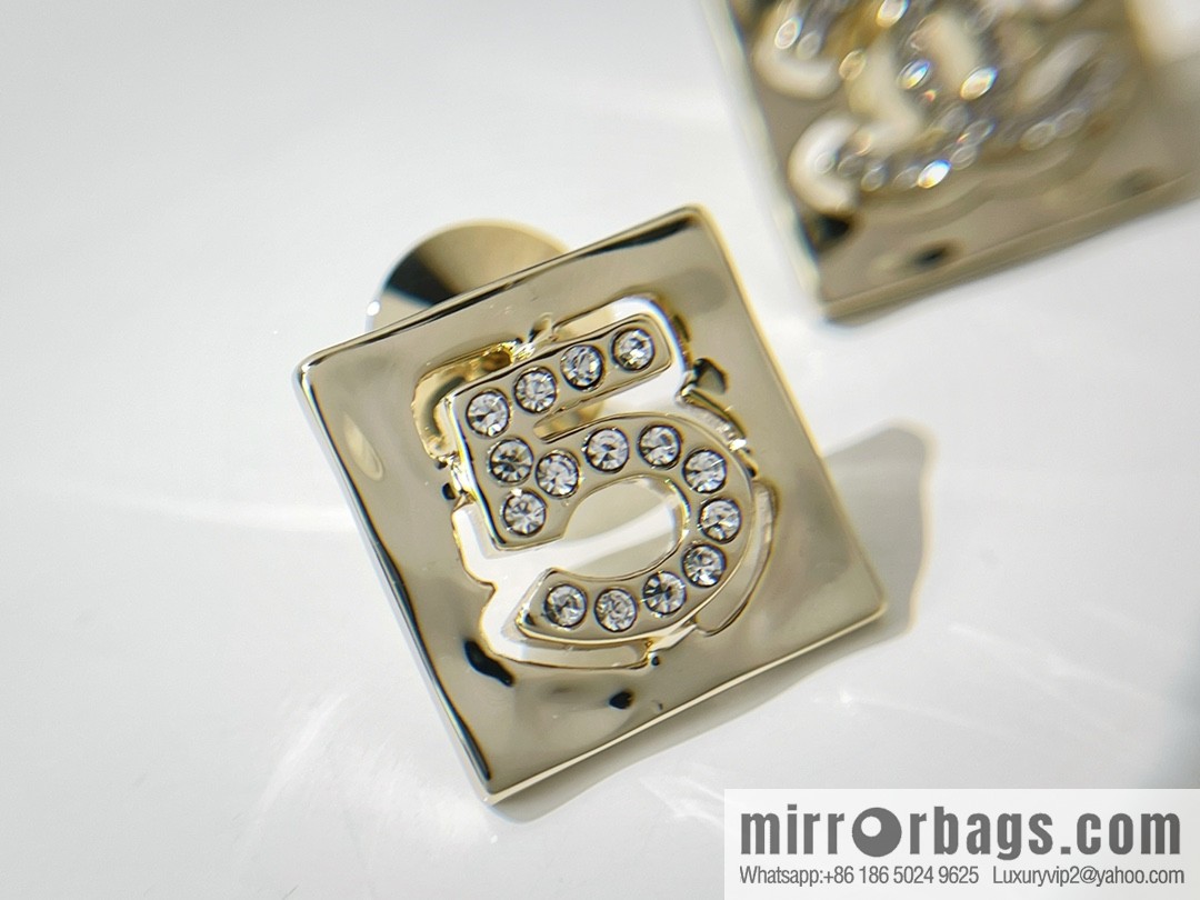 New ☑️ Chanel double c N letter 5 word brooch