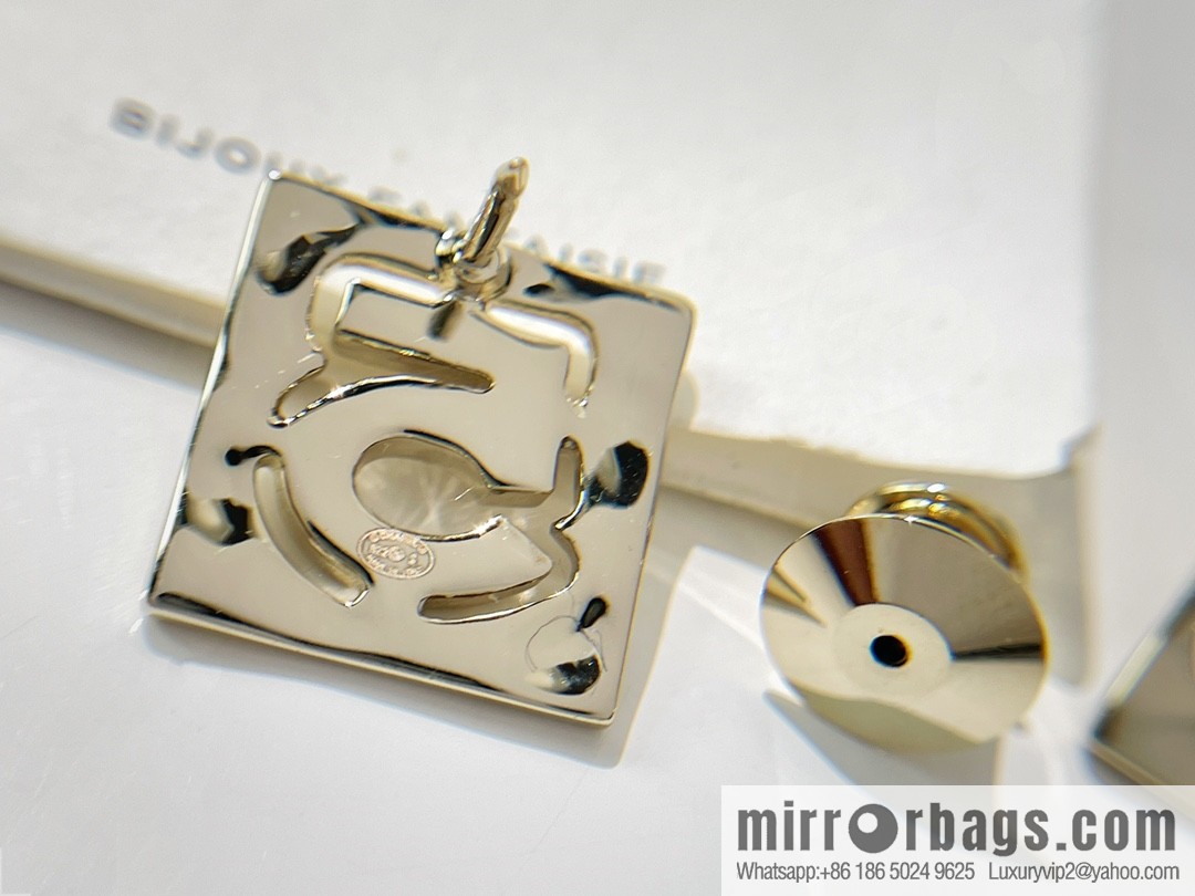 New ☑️ Chanel double c N letter 5 word brooch