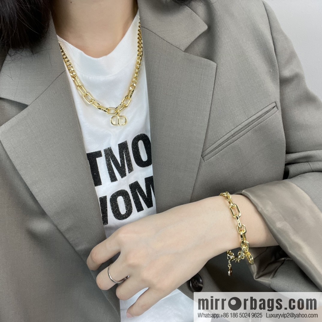 New ☑️ Dior gold CD necklace bracelet