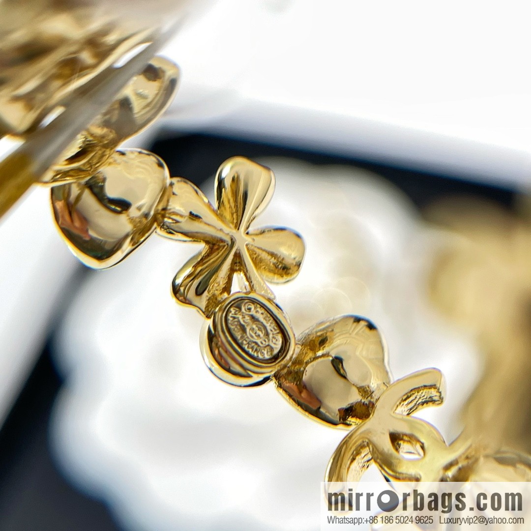 New ☑️ Chanel double c four-leaf clover love pearl stud earrings