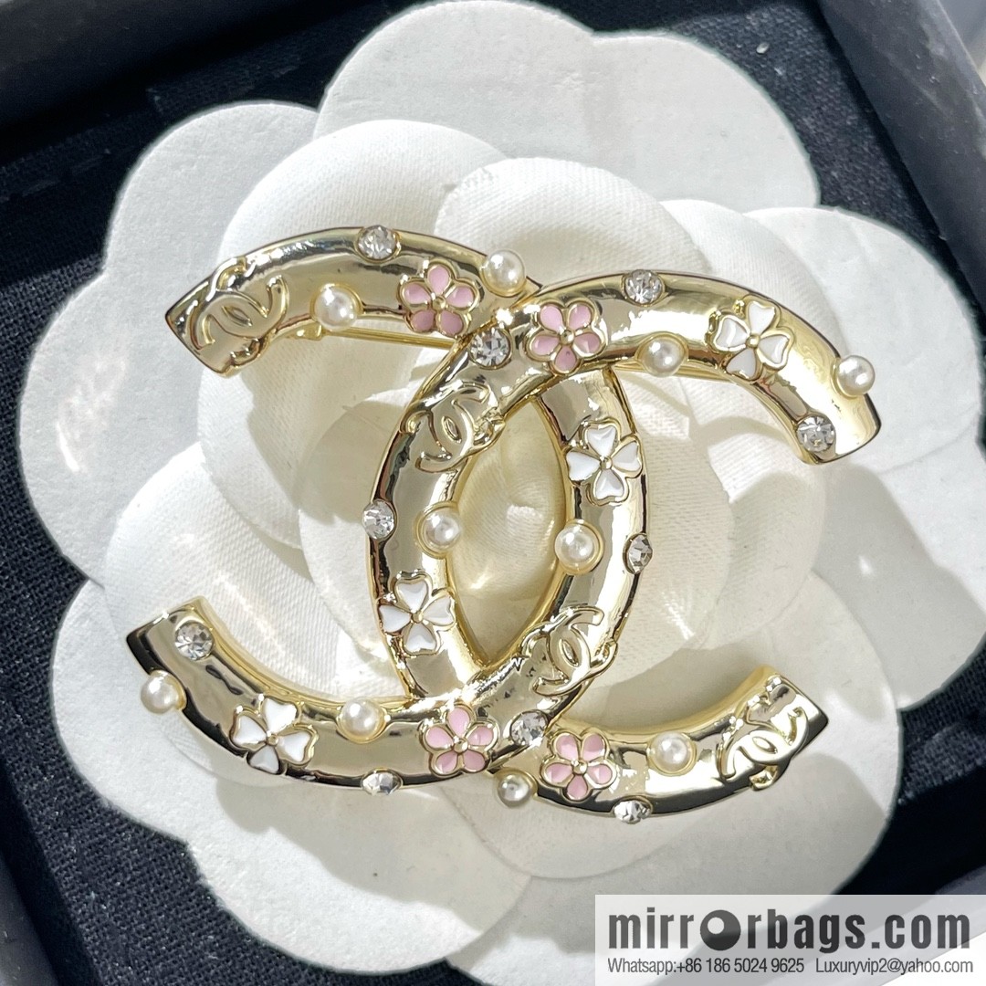 New ☑️ Chanel double c white pink four-leaf clover pearl brooch