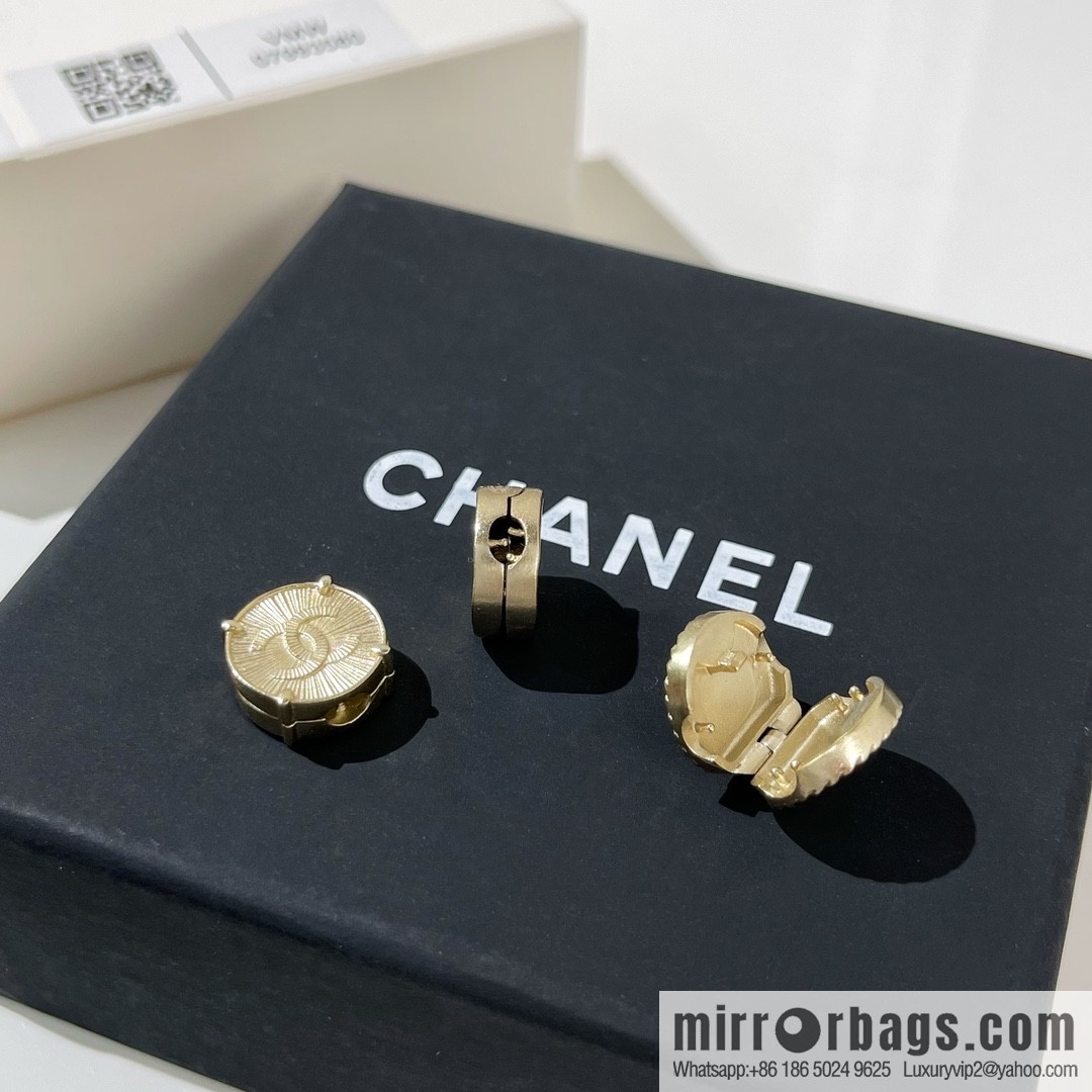 New ☑️ Chanel gold double c button hairpin hairpin