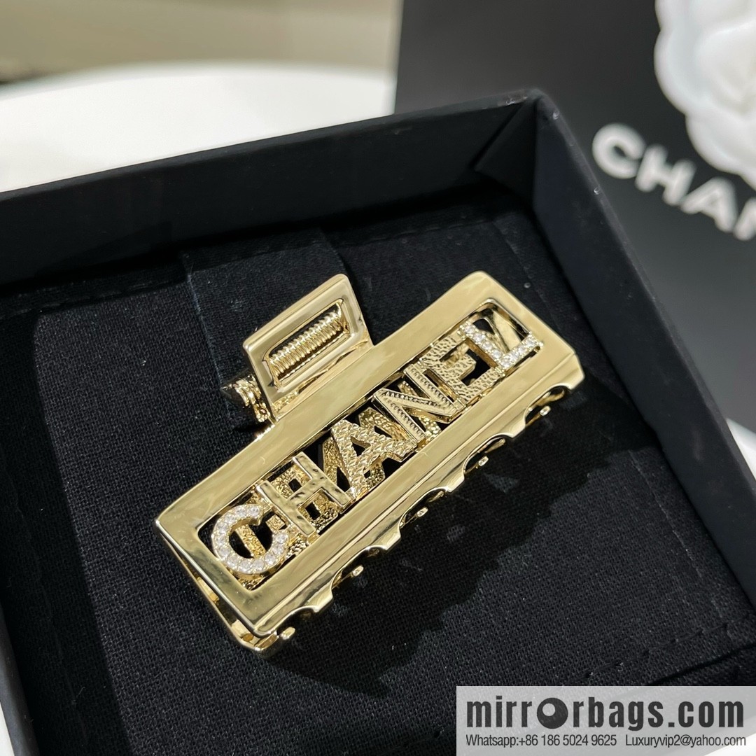 New ☑️ Chanel cut-out with drill letter hairpin hairpin