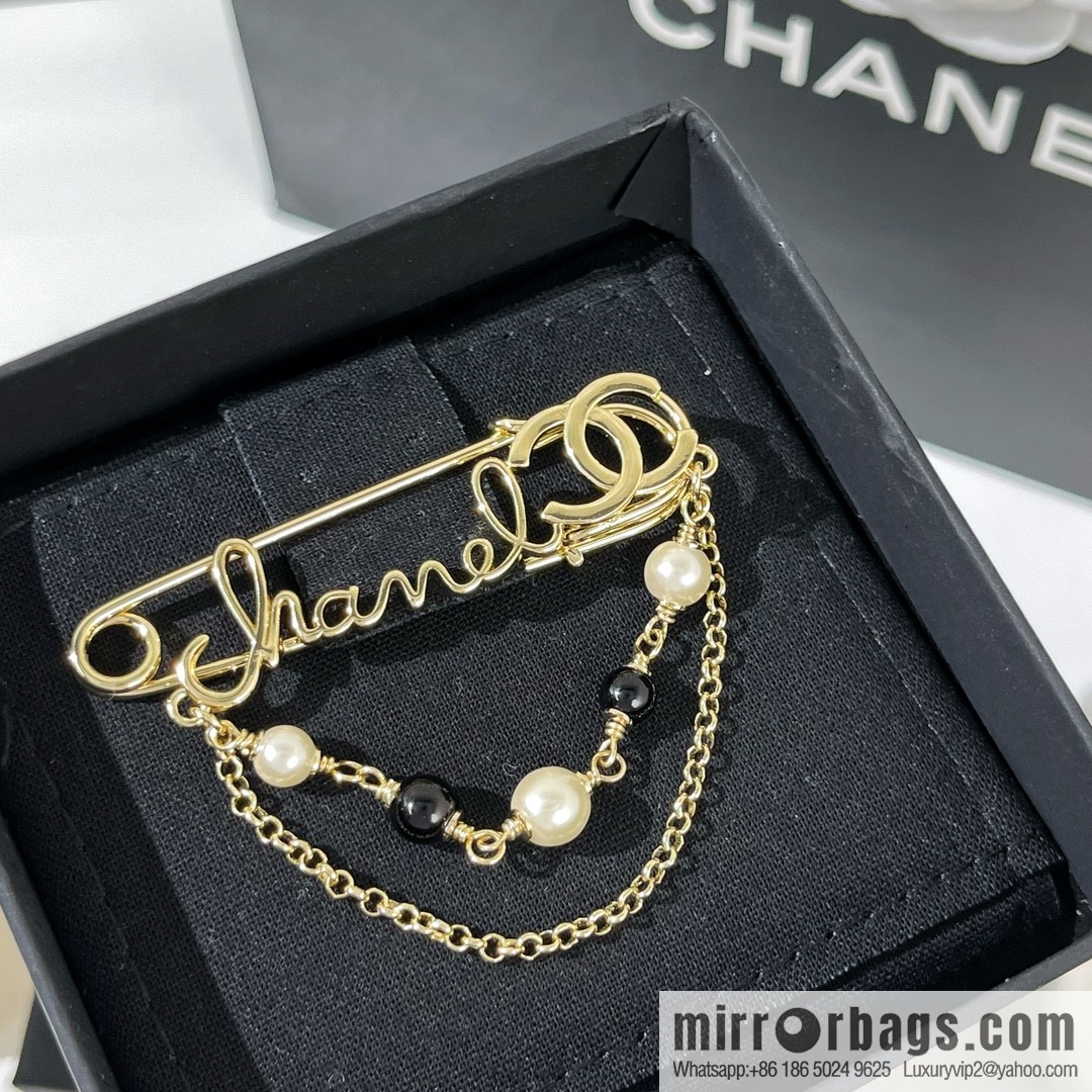 New ☑️ Chanel double c fringed pearl pin 🧷 brooch