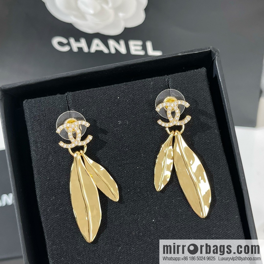 New ☑️ Chanel double c gold tree leaf stud earrings