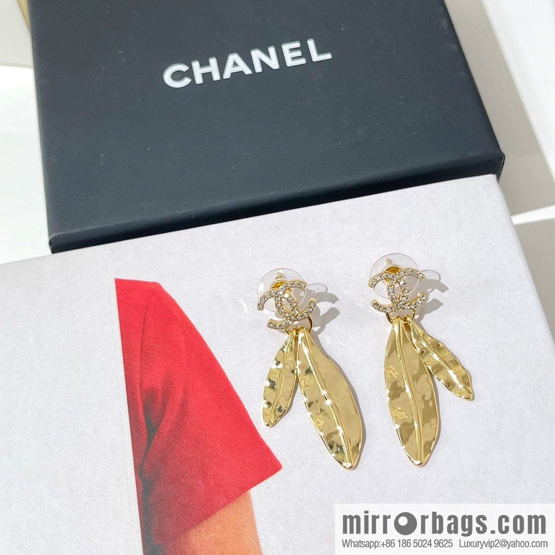 New ☑️ Chanel double c gold tree leaf stud earrings