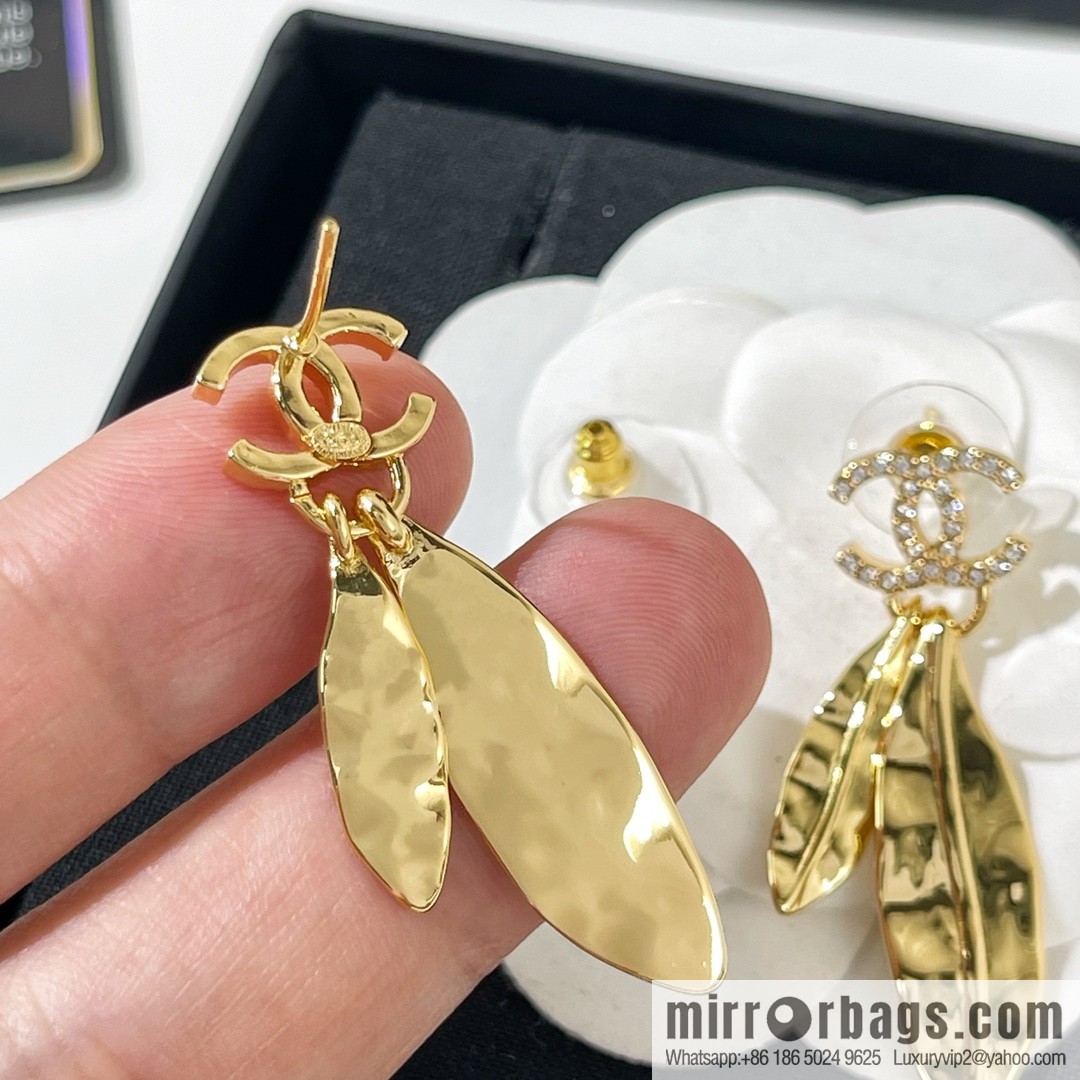 New ☑️ Chanel double c gold tree leaf stud earrings