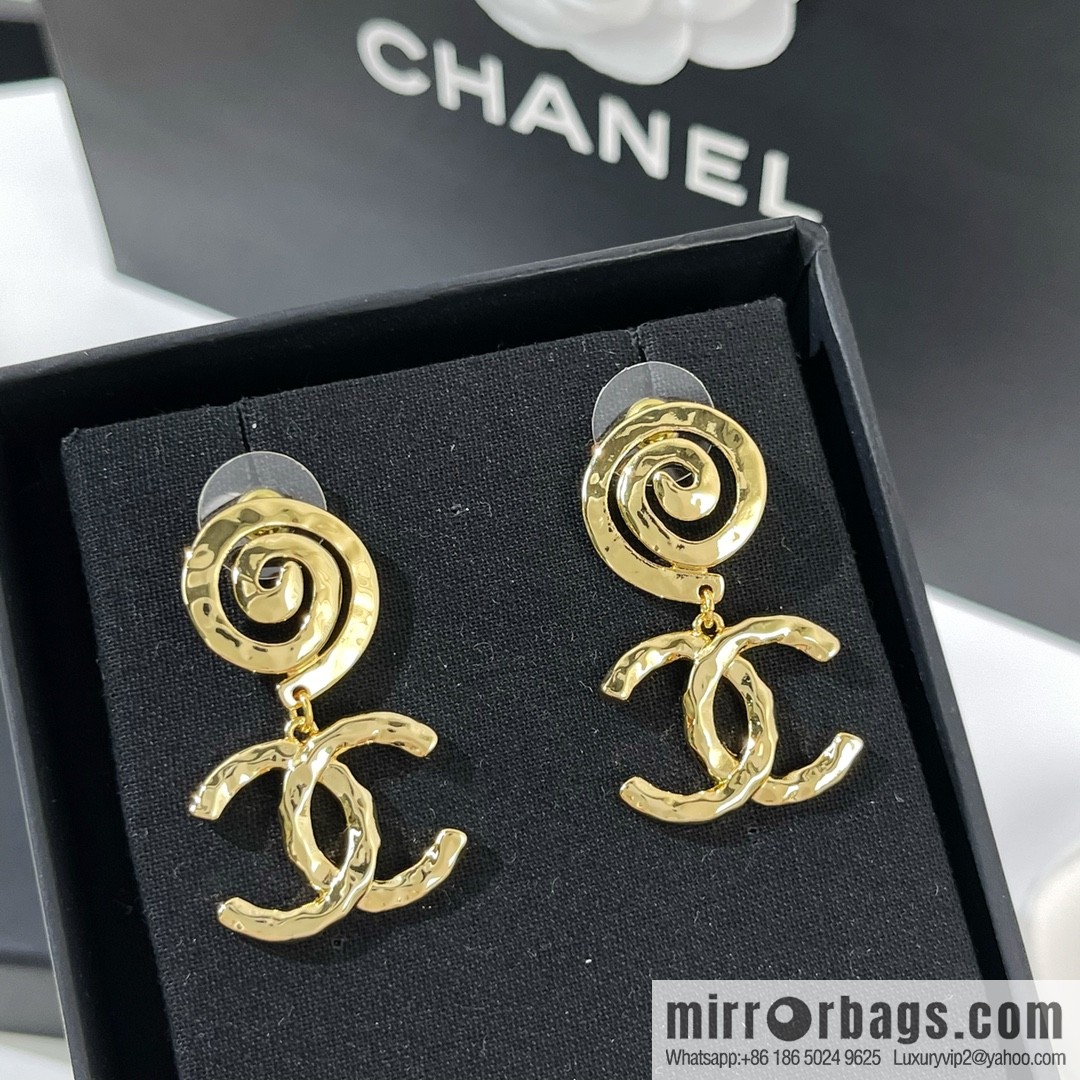 New ☑️ Chanel gold double c stud earrings