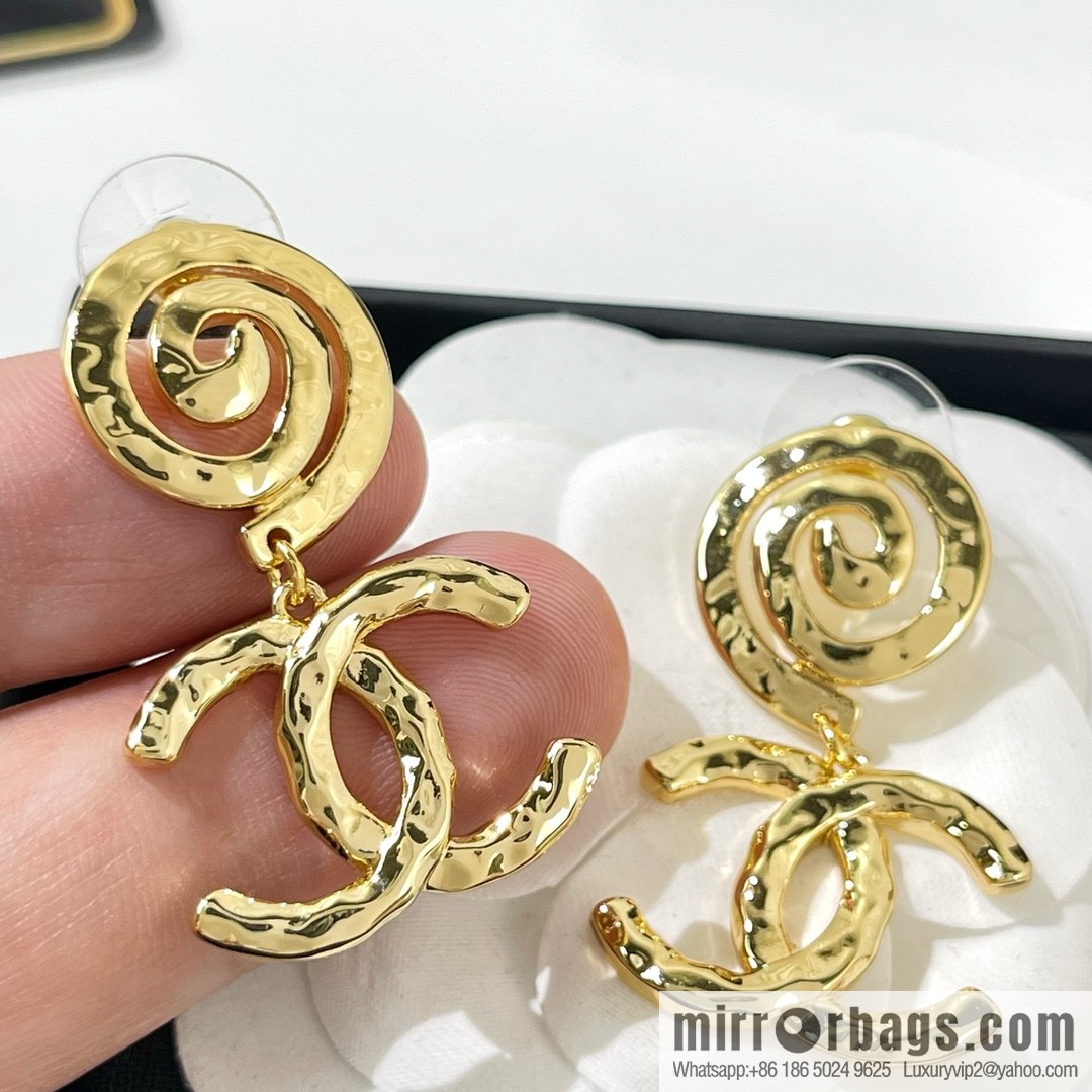 New ☑️ Chanel gold double c stud earrings