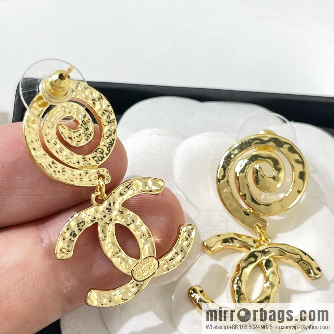 New ☑️ Chanel gold double c stud earrings