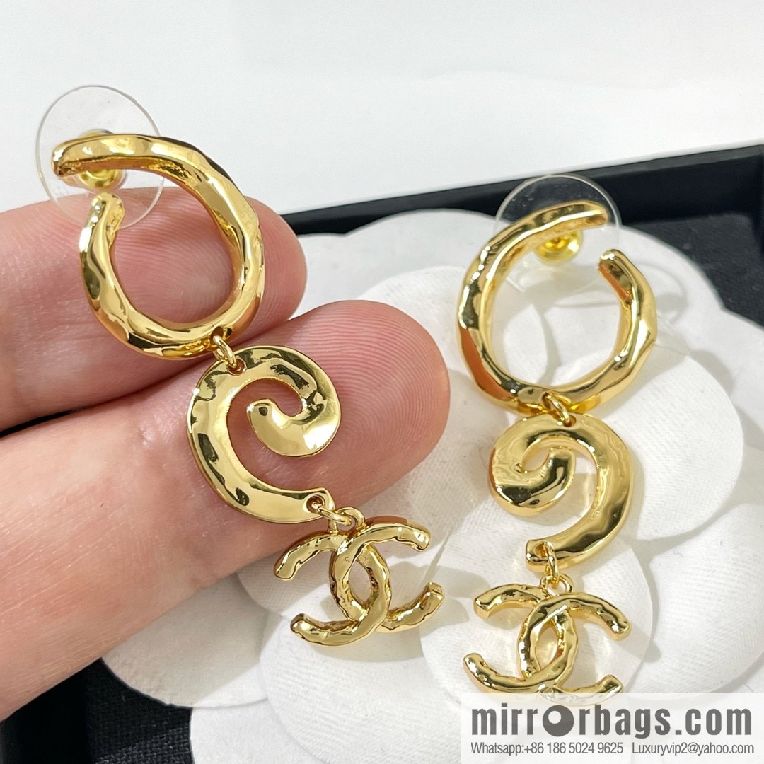 New ☑️ Chanel gold double c stud earrings