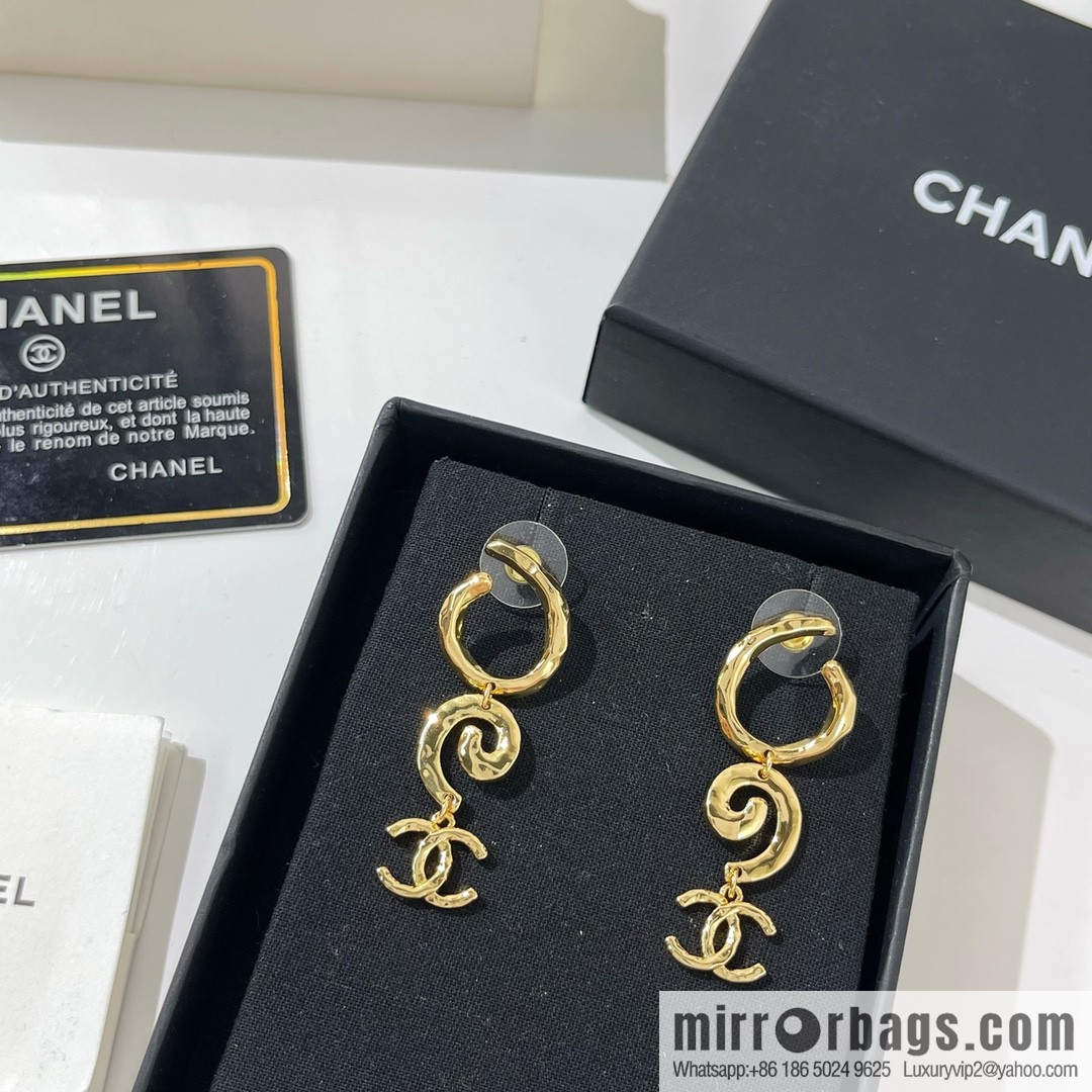 New ☑️ Chanel gold double c stud earrings