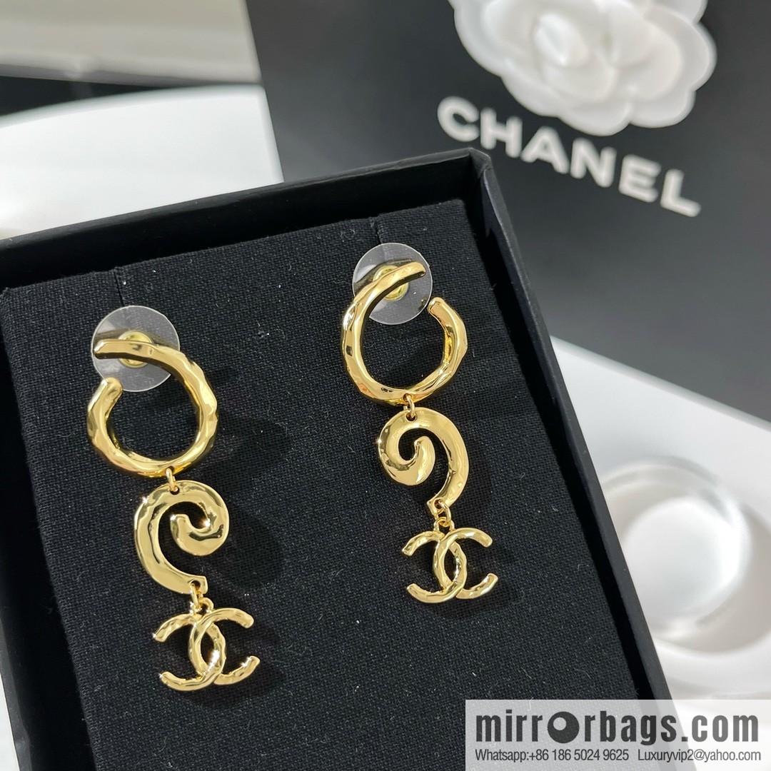 New ☑️ Chanel gold double c stud earrings