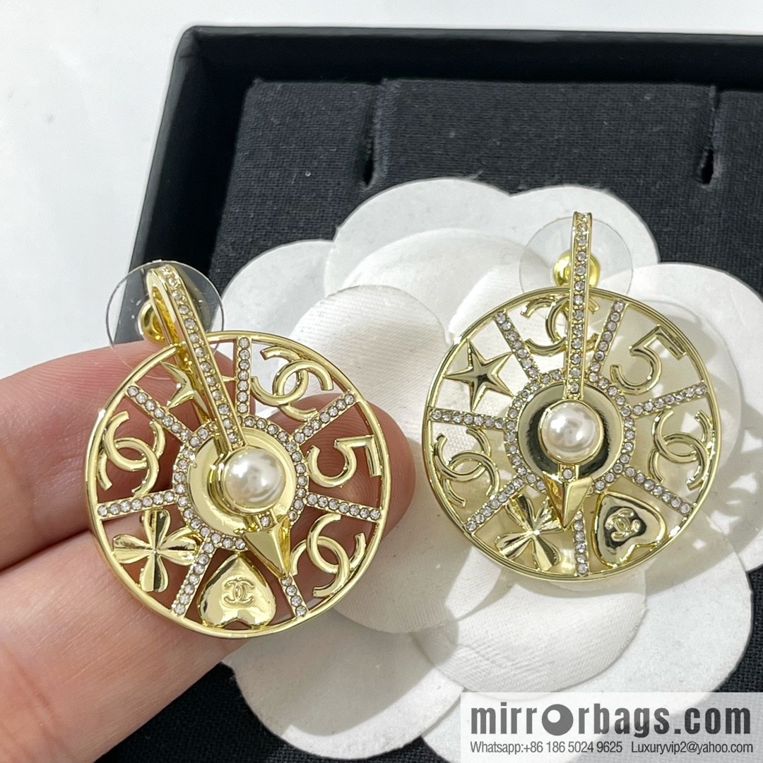 New ☑️ Chanel turntable pearl stud earrings