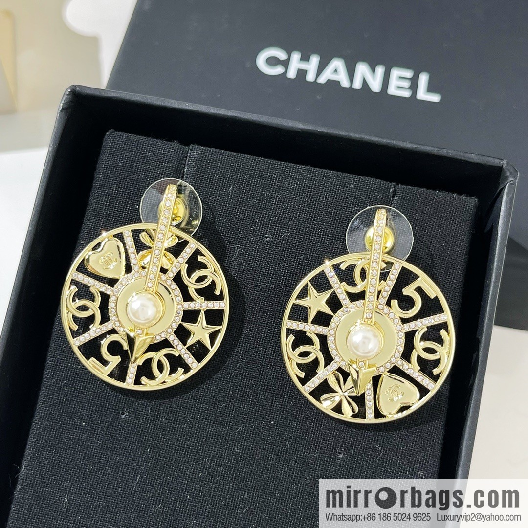 New ☑️ Chanel turntable pearl stud earrings