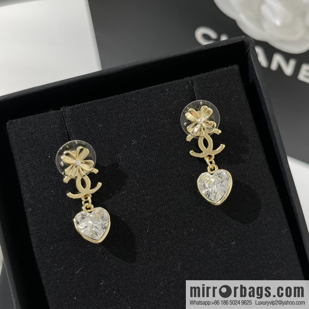 New ☑️ Chanel double c four-leaf clover peach heart earrings