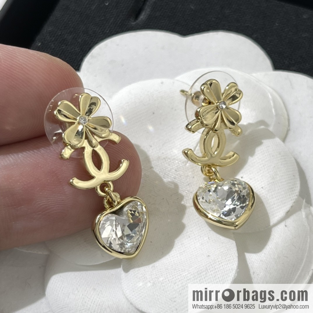 New ☑️ Chanel double c four-leaf clover peach heart earrings
