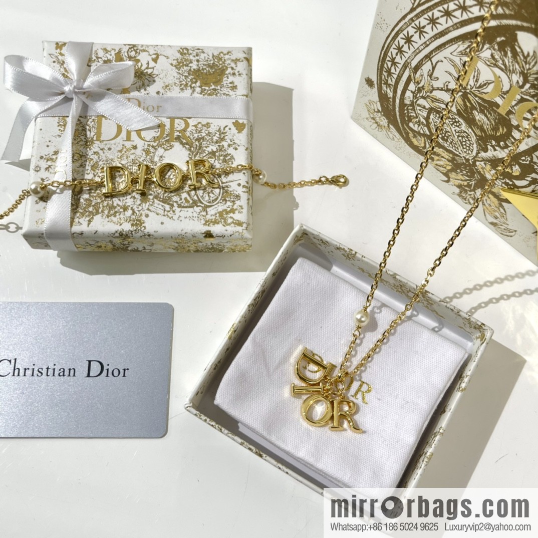 New ☑️ Dior letter necklace bracelet