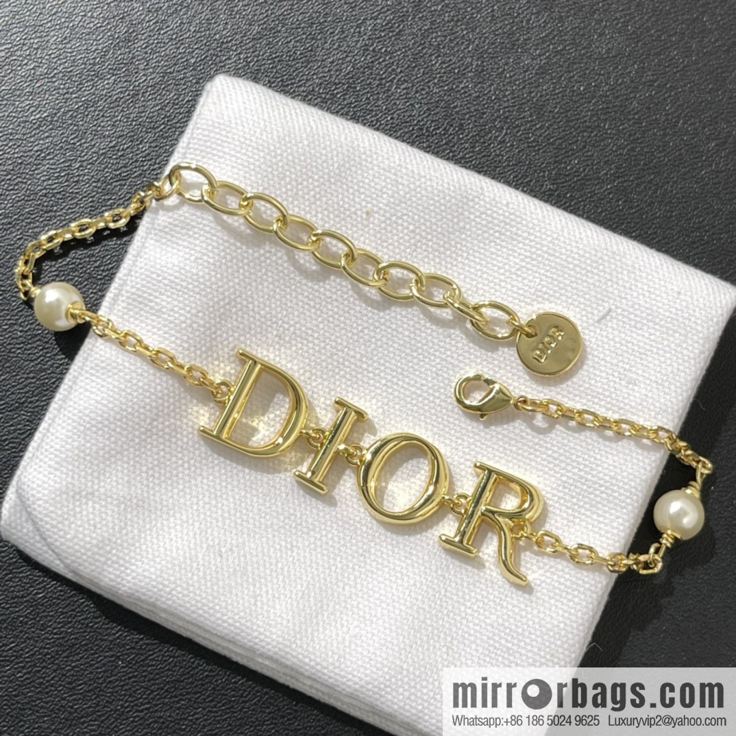New ☑️ Dior letter necklace bracelet