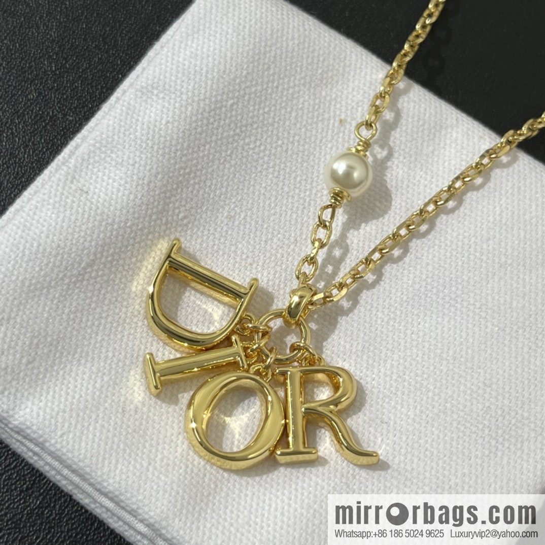 New ☑️ Dior letter necklace bracelet