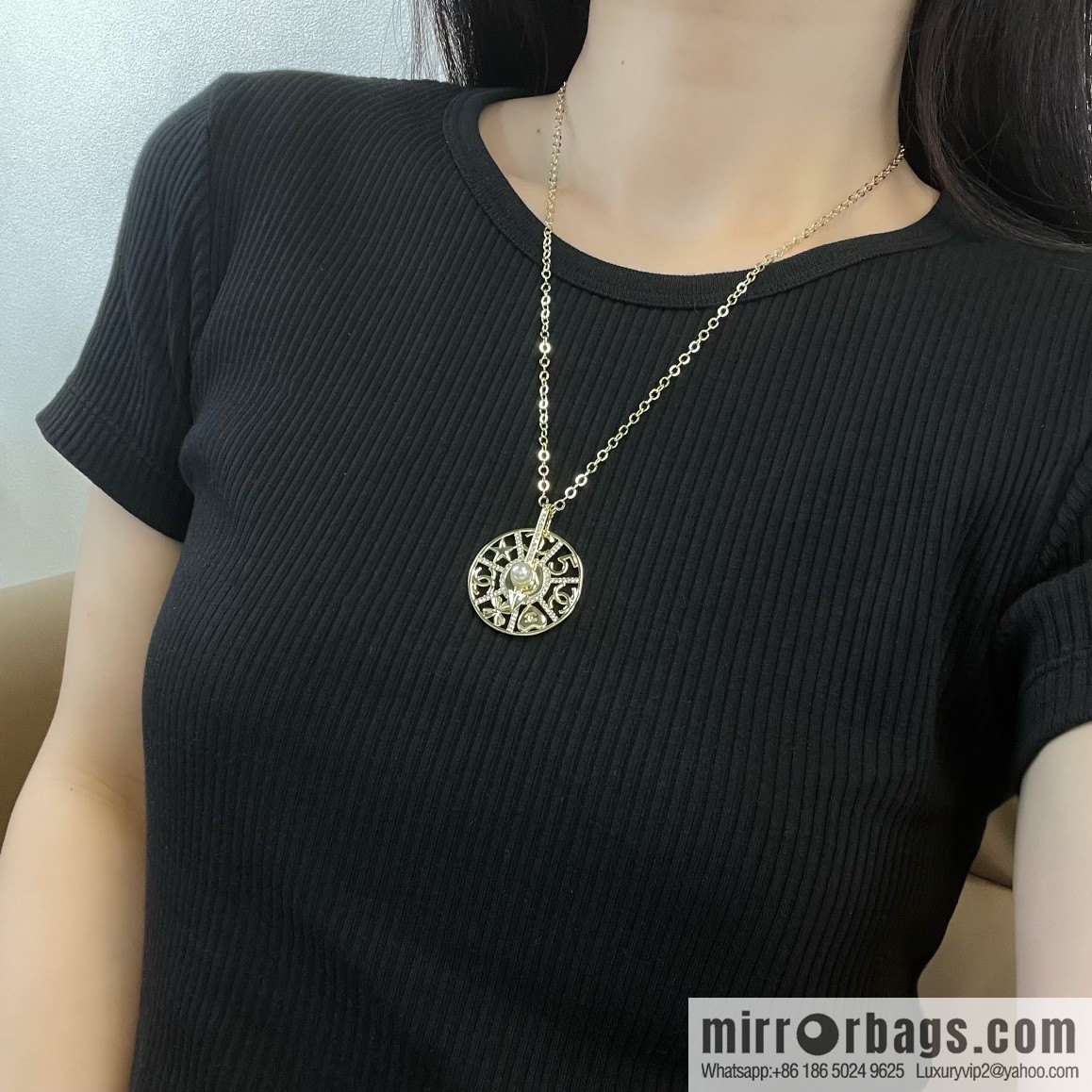 New ☑️ Chanel turntable pearl necklace