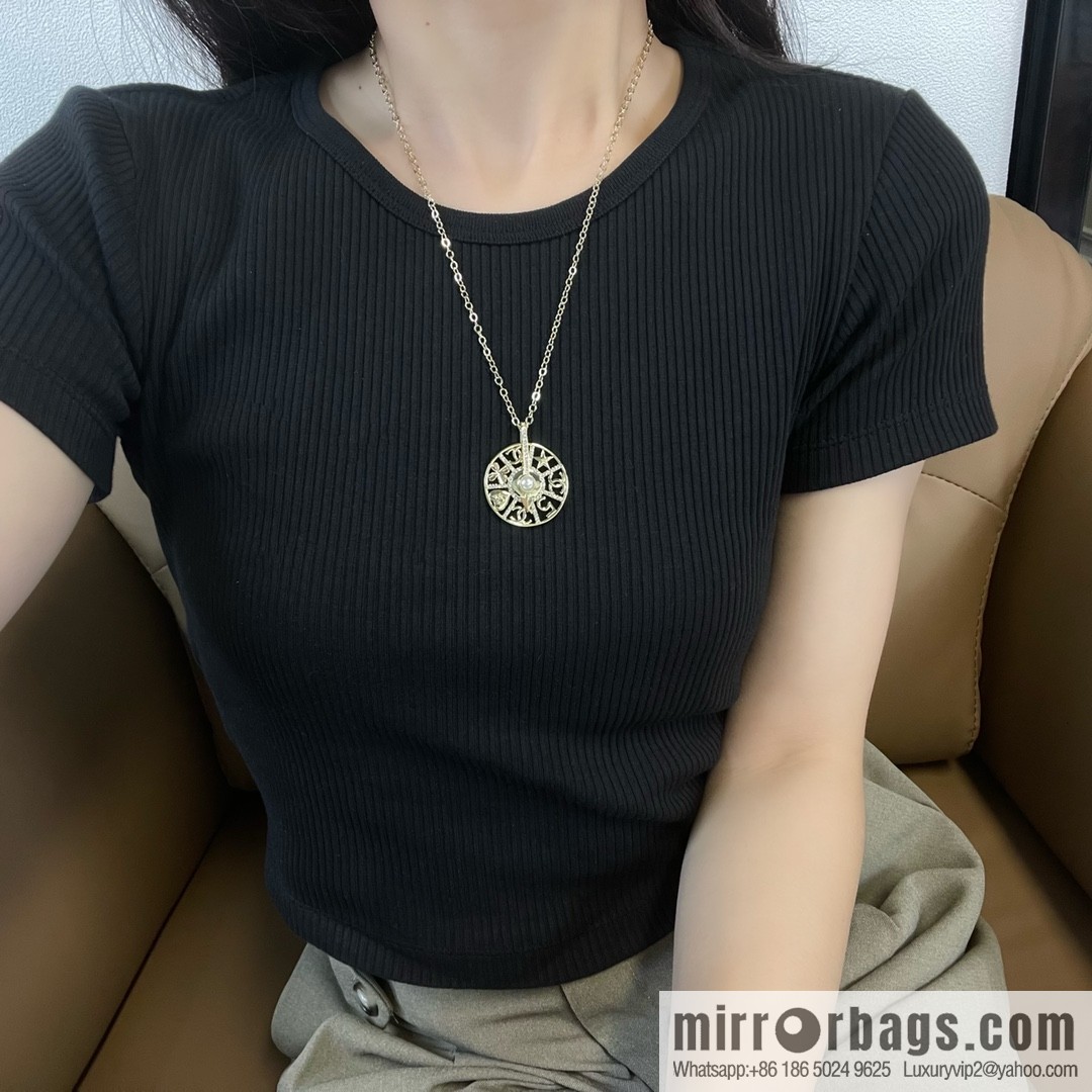 New ☑️ Chanel turntable pearl necklace