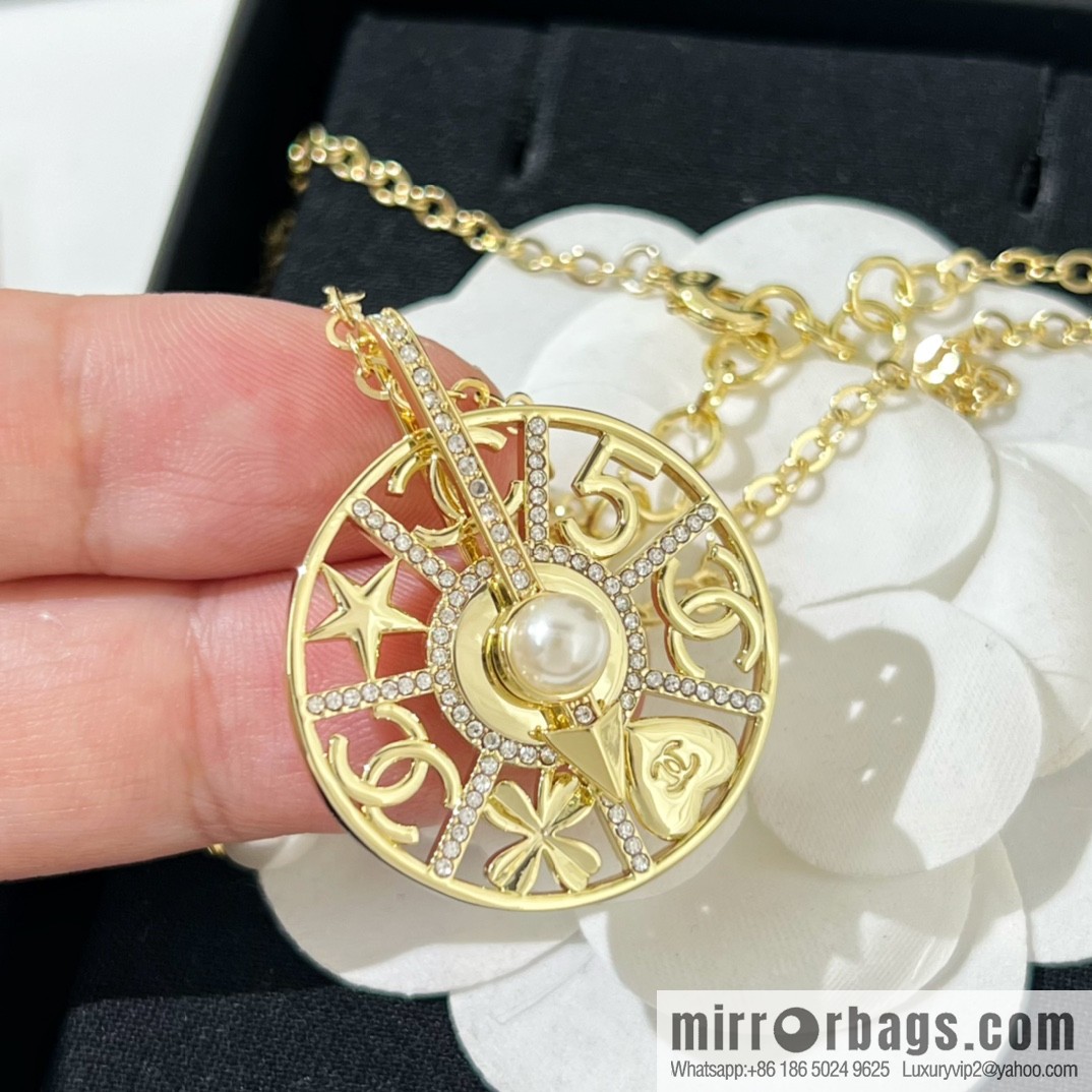 New ☑️ Chanel turntable pearl necklace