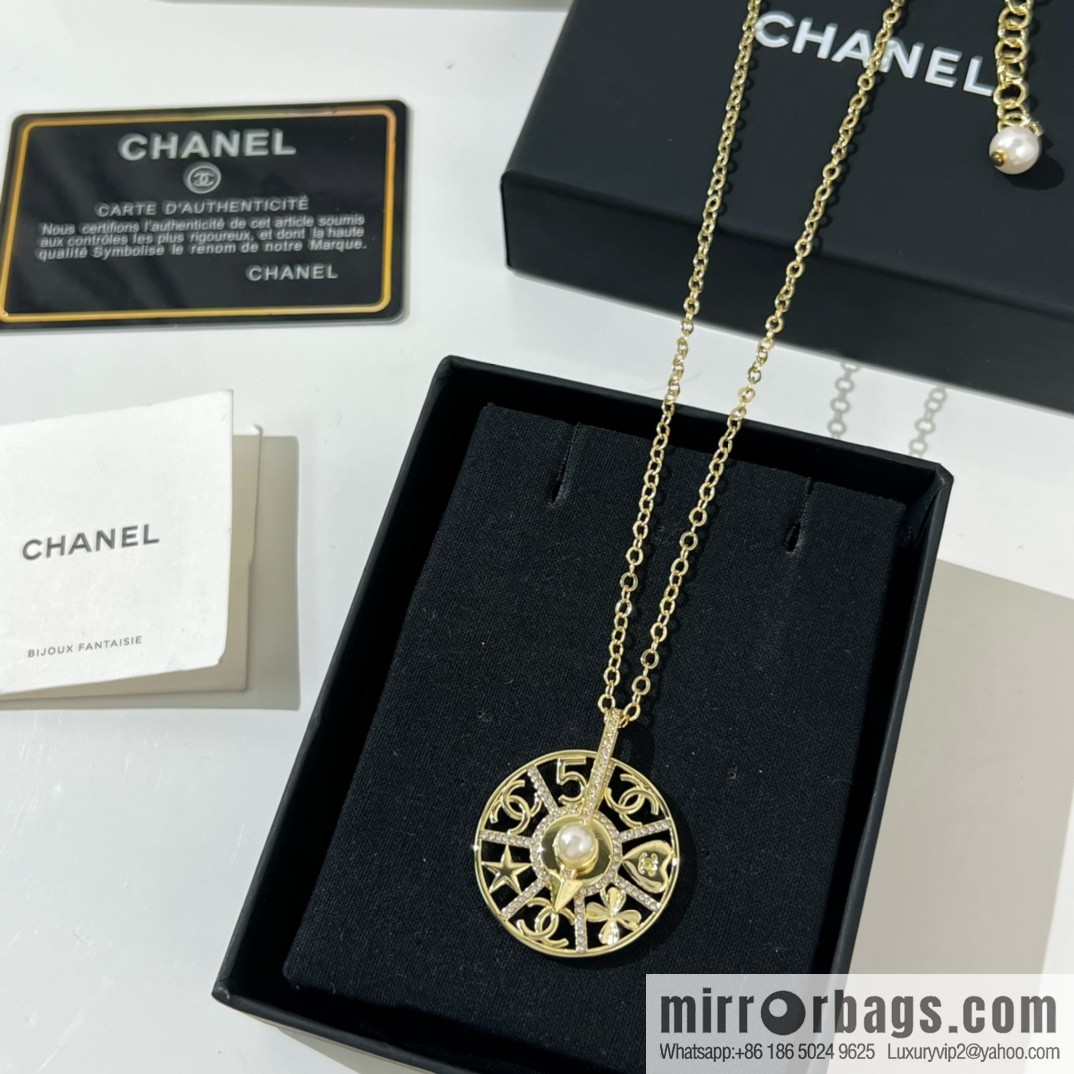 New ☑️ Chanel turntable pearl necklace