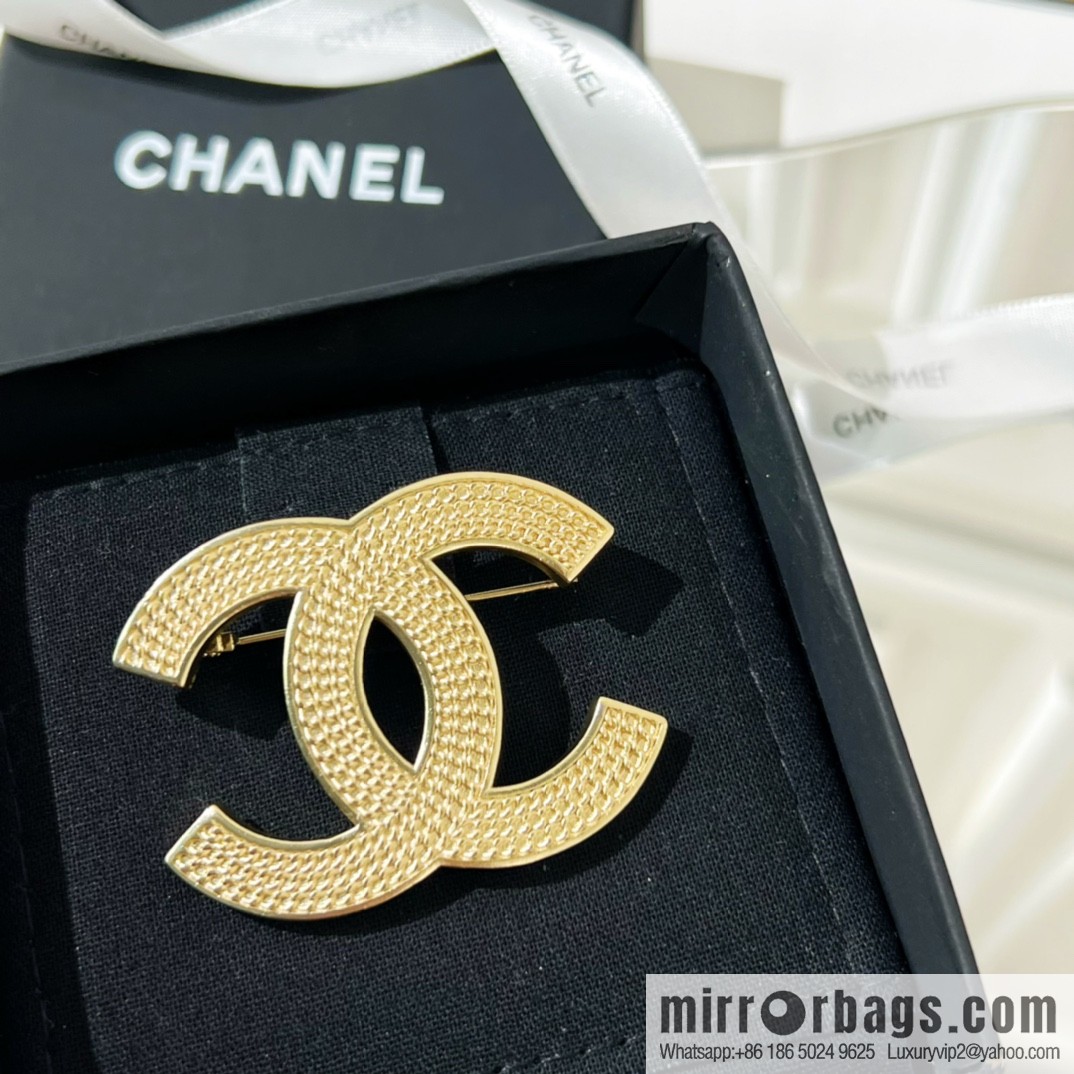 New ☑️ Chanel double c brooch