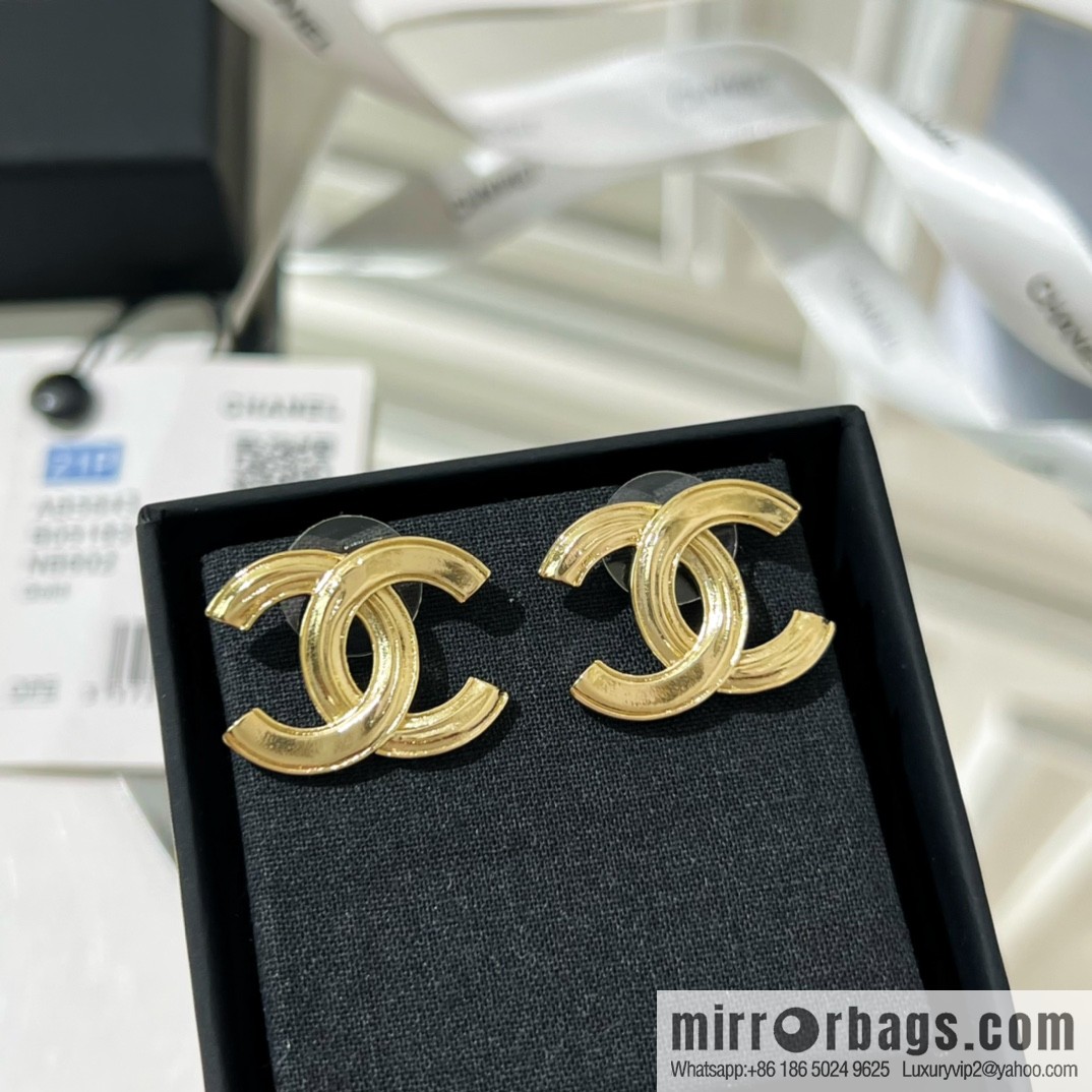 New ☑️ Chanel gold double c stud earrings
