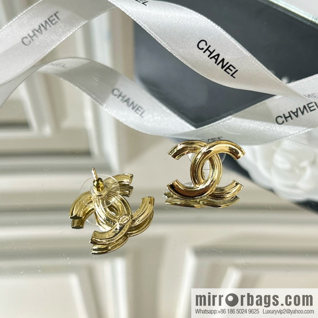 New ☑️ Chanel gold double c stud earrings