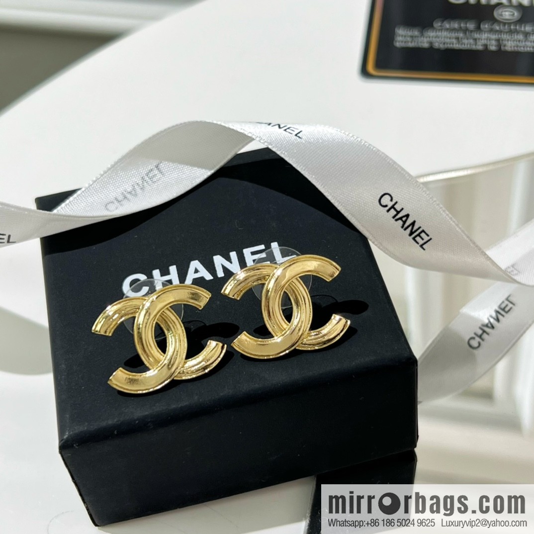 New ☑️ Chanel gold double c stud earrings