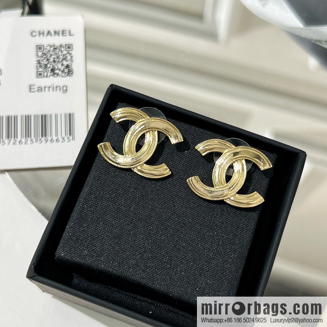New ☑️ Chanel gold double c stud earrings