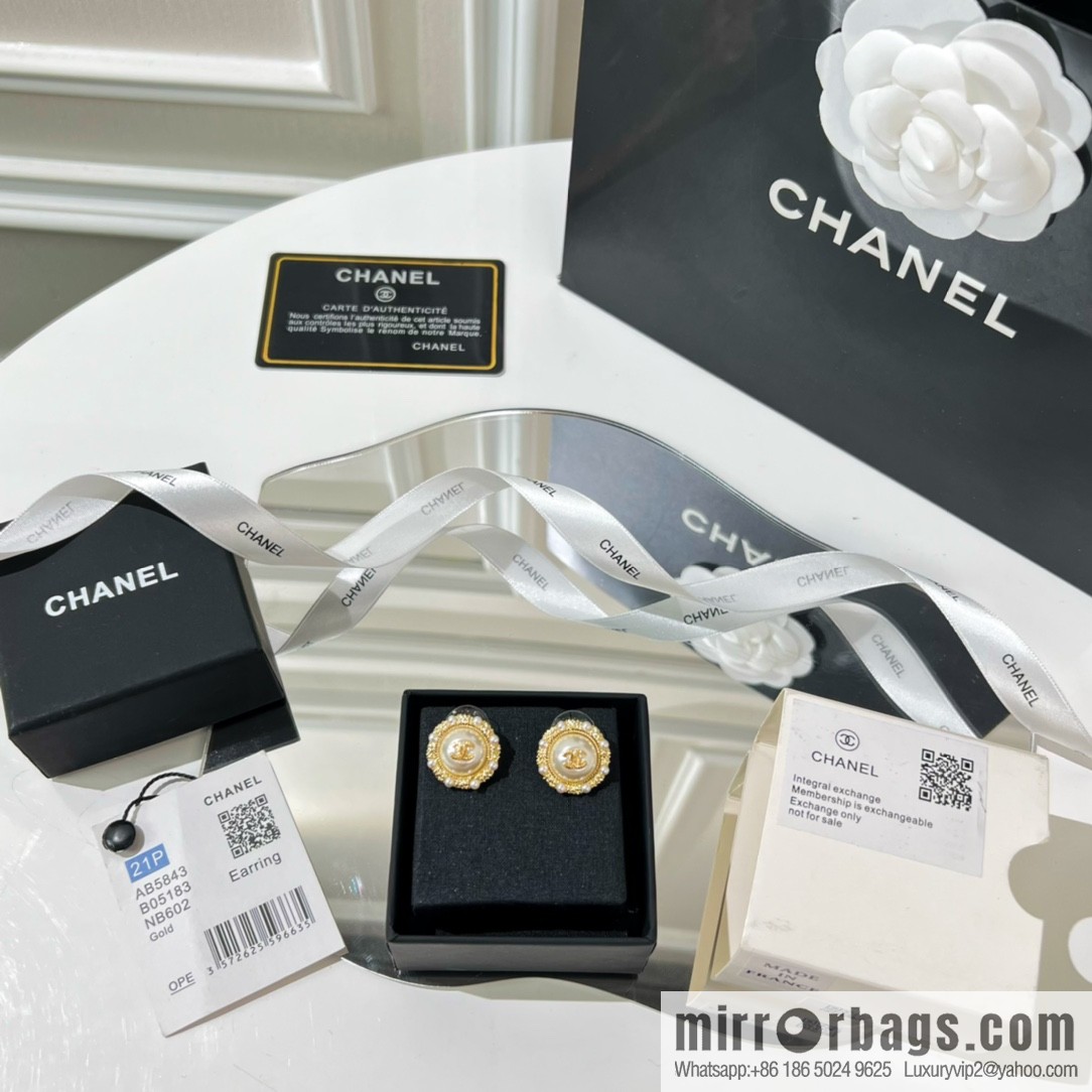New ☑️ Chanel round double c pearl stud earrings